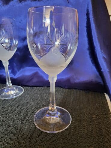 swarovski case za vino cena: Case bohemija 1950g+ kristal,rucna gravura,matirani deo za vino. Case — 10