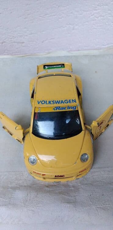 scream 1 sa prevodom na srpski: Burago VW New beetle,malo izgreban,1 točak nije original — 2