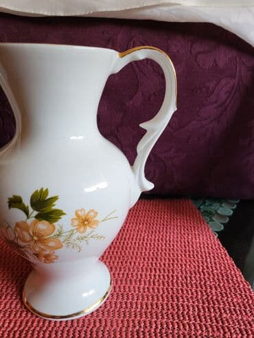 vaza sa cvecem crtez: Vaza nova 70te Zajecar porcelan. Vaza visina. 21cm — 8