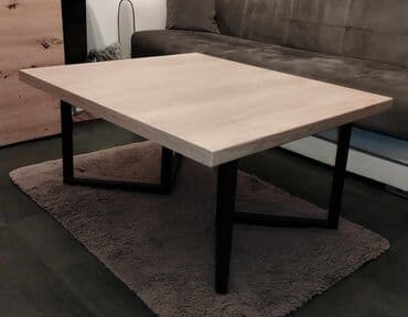 stolovi sa metalnom konstrukcijom: Na prodaju klub sto dimenzija 80x90cm. Izradjen od kvalitetnog univera — 1