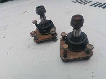 adapter za auto upaljač sa 220v na 12v: Donje kugle trapa Lada 21214i Niva 2012 godiste. Polovno. ocuvano — 5