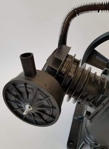 besumni kompresor 50l: Prodajem novu i kvalitetnu kompresorska glava sa 3 klipa. Model — 2