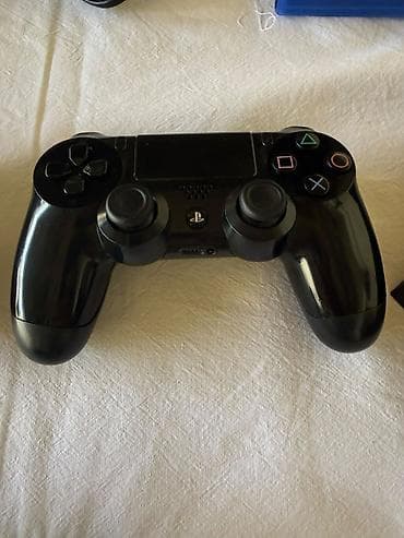 bagat mašina za šivanje: Soni PS 4 1Tb (sa tri dzojstika) i 19 igrica. Ocuvan i bez ostecenja — 2