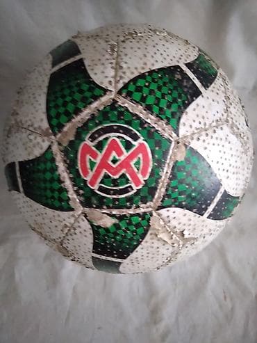 pancerice cena: Lopta za fudbal Amsport br.5drži vazduh. Spolja dosta oštećena — 1