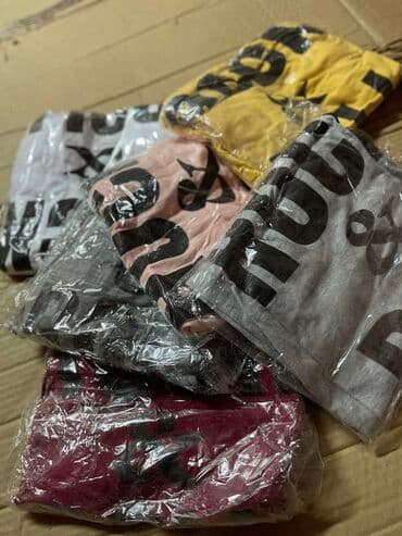 nike tech fleece m: Haljine
2100 din — 3