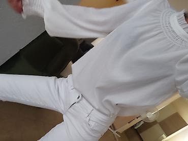 Beauty & Care: Ženska bela bluza sa visokim okovratnikom i puf rukavima. - — 5