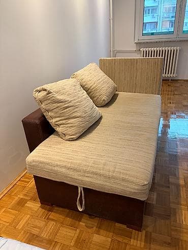 Prodajem korišćenu ugaonu garnituru koja se lako razdvaja na dva dela na lalafo.rs Prodajem korišćenu ugaonu garnituru koja se lako razdvaja na dva dela