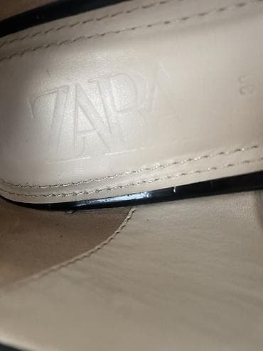 sandale nine west: Ženske crne mokasine sa dekorativnim srebrnim lancem - Model — 6
