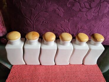 set za začine: Posude vintaz porcelanske nove za zacine. Komada 6. Visina — 3
