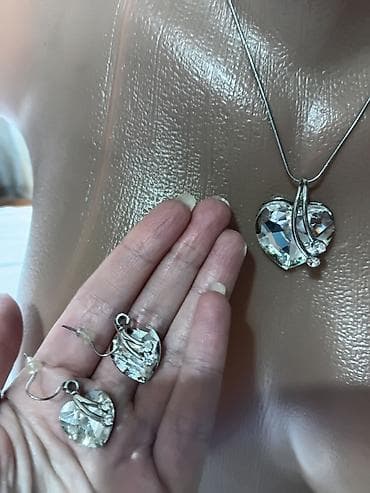 rulet sat cena: Komplet nakita – ogrlica i minđuše u obliku srca - Set sadrži — 3