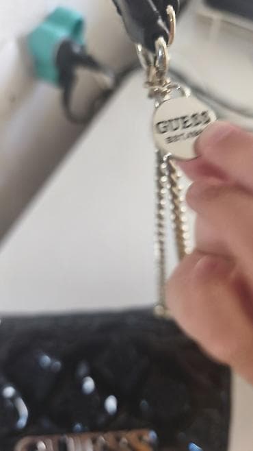 legend muske torbice: GUESS ženska torbica – crna, lak koža visokog sjaja - NOVA - Preklopni — 5