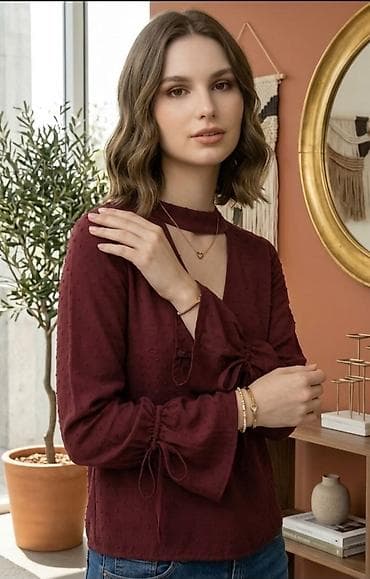 borde salonke: Elegantna bordo bluza sa teksturom i romantičnim detaljima - Boja — 1