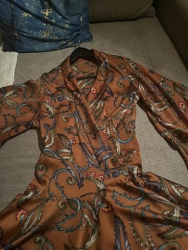 kompleti svecani: Svilena/atlas haljina na preklop s remenom u struku. Topla — 1