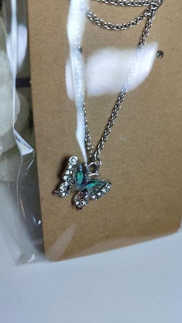rajf za bebe: Ogrlica sa priveskom leptira - Tanak lančić u srebrnom tonu - — 4
