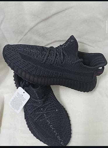 Patike – lagani knit model sa debelim rebrastim đonom - Dizajn