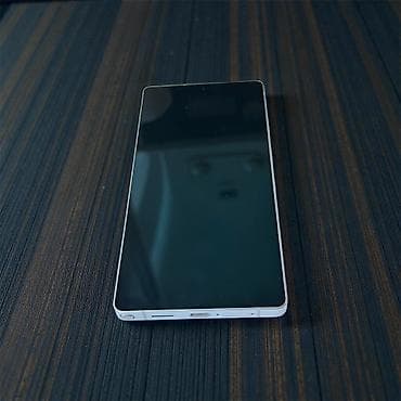 samsung a20e: Prodajem Samsung Galaxy S25 Ultra u specifičnoj i elegantnoj Titanium — 3