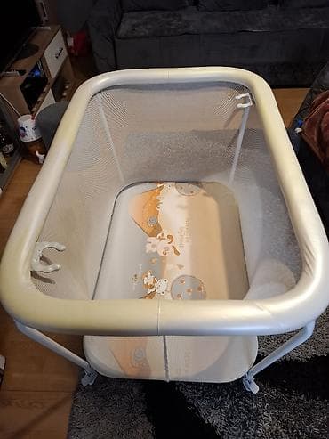 Igralište/ogradica za bebe – pravougaono,od stajanja negde promenilo