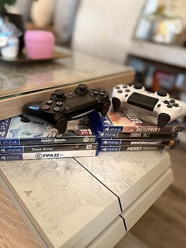 alex max: Prodajem licno svoj ps4 destiny limited edition. Konzola je ocuvana — 5