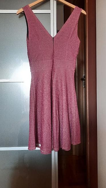 odece: Elegantna kratka haljina bez rukava u puder‑roze/boji maline sa — 4