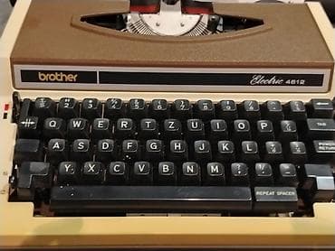 m8 retro konzola: Električna pisaća mašina Brother Electric 4612 - Tip — 3