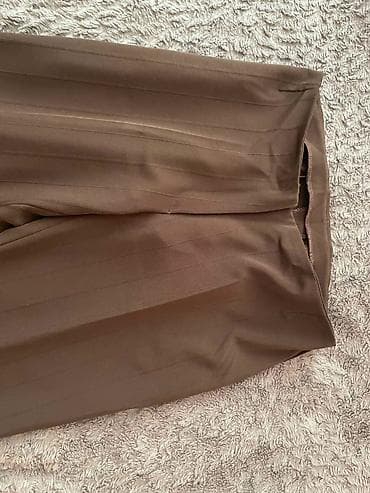 pantalone push up: Elegantne ženske pantalone – braon - Kroj: niski struk, široke — 5