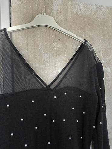 Dresses: Elegantna crna haljina sa bisernim aplikacijama - Model: uska silueta — 2