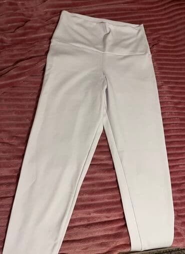 Leggings, Bike shorts: Helanke
Vel s m
Dostupne i u bež boji
Nove — 2
