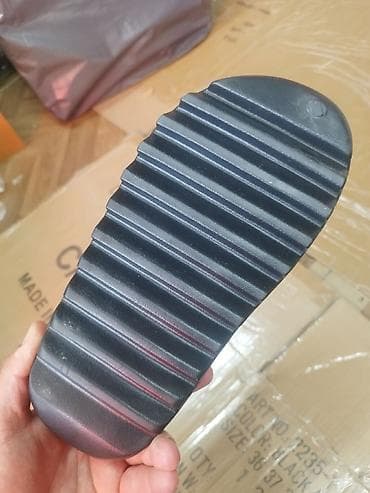 pixy sandale: Original Nike i Adidas jeezy slide u kutiji 3500 din. L — 9