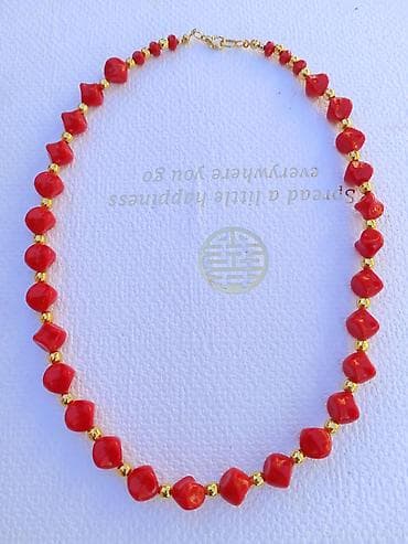 Crvena ogrlica – staklo - Materijal: staklene perle u crvenoj boji na lalafo.rs Crvena ogrlica – staklo - Materijal: staklene perle u crvenoj boji