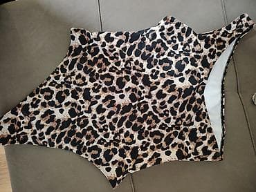 Kupaći kostimi: Jednodelni ženski kupaći kostim sa leopard šarom. - Kroj: asimetrični — 2