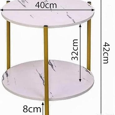 Stilske vitrine: Klub Sto beli
Cena: 3200 — 2
