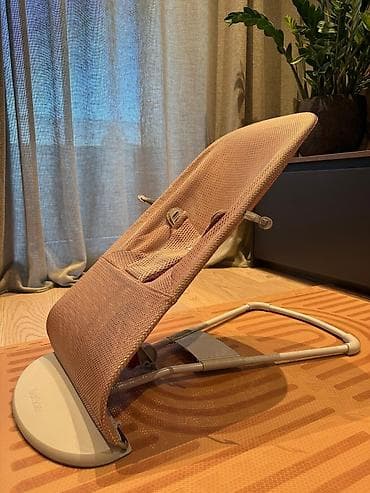 prsluk od tvida: BabyBjörn Bouncer Balance Soft – mrežasti ležaljka/ljuljaška za bebe — 2