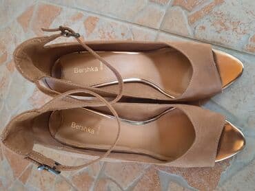 c a kupaći kostimi za punije dame: Sandals, Bershka, 40 — 3