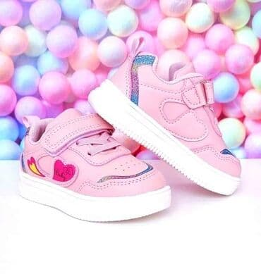 chunky patike: 21 - 26
2900 — 1