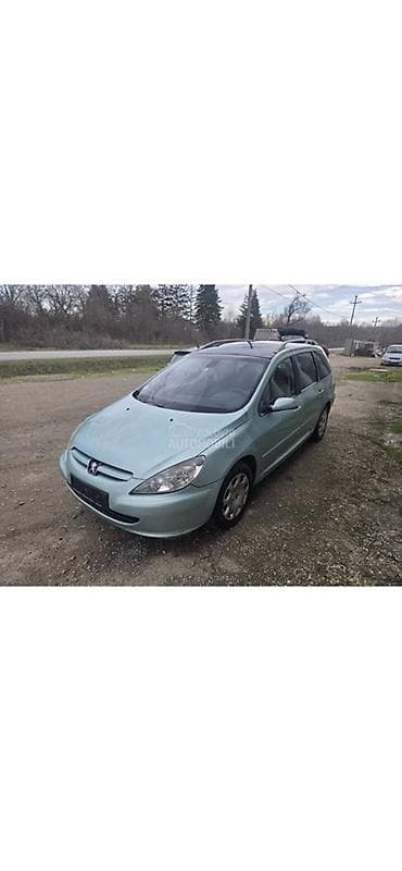 Delovi za Peugeot 307 sw u zelenoj boji