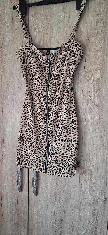 mali kofer za rucni prtljag: H&M mini haljina sa animal printom (leopard). Model na bretele — 4