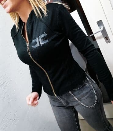 Prelepa jaknica
Malo nošena
Vel S
Besprekorna na lalafo.rs Prelepa jaknica
Malo nošena
Vel S
Besprekorna