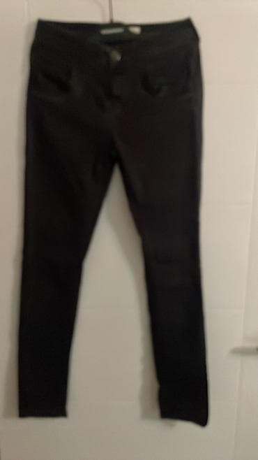 Ženske pantalone Miss Mosh – model u crnoj boji, uskog (skinny) kroja