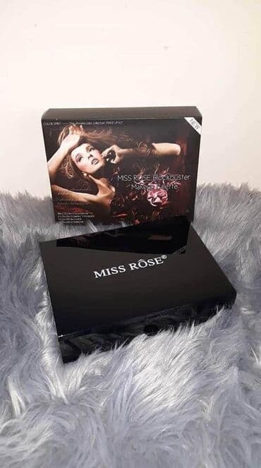 rumenilo kuglice: MISS ROSE PALETA Sadrzi: *180 senki *2 pudera *2 rumenila *6 senki za — 2