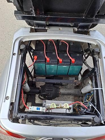 Aprilia: Električni trotočkaš/senior skuter - Stabilna trotočkana šasija sa — 2