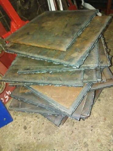 stopa za stub: Metalne ploče sa slike,debljine 5+1 mm,dimenzija 200 mm x 200 — 2