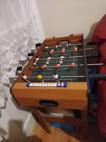 Lov i ribolov: Stoni fudbal – kompaktni model sa drvenim kućištem i nogarama, idealan — 2