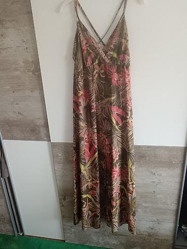 ideal gace: Duga letnja haljina sa tropskim printom - Model: maxi haljina na — 1