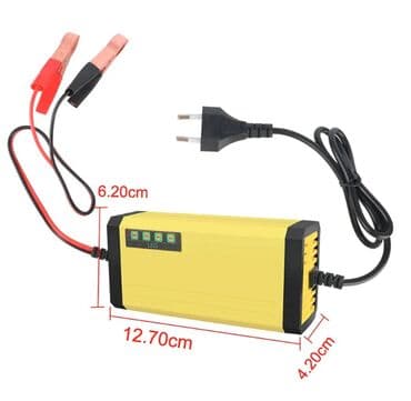 Automobili: Карактеристике: LCD дигитални дисплеј приказује напон, струју — 8