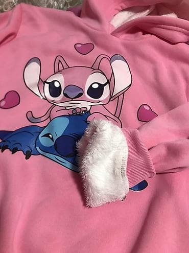moderna decija garderoba: Roze komplet trenerke za decu sa kapuljačom i printom crtanih likova — 2