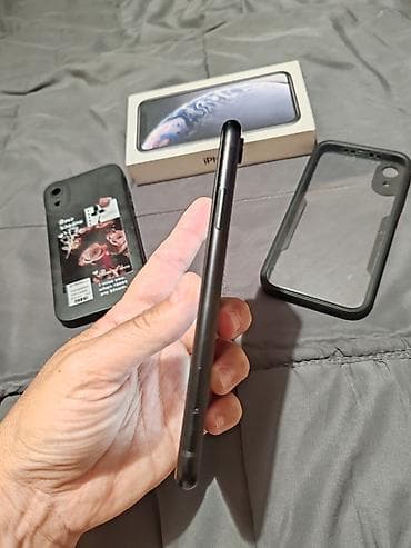 mobilni telefoni sa tastaturom: IPhone XR 64 GB – crni - Ekran 6.1" Liquid Retina (LCD) sa Face — 7