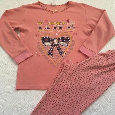 Bodiji i zeke za bebe: Pidzama za devojcice
Nosena,ali se moze jos nositi
Velicina 9 god — 4