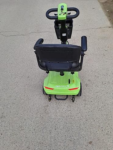 Pojasevi za korekciju držanja: Električni skuter za mobilnost – Neovoltaic, kompaktan 4-točkaš - — 2