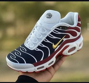 Čizme: Patike Nike Air Max Plus (Tn) – crno/belo/crveno izdanje sa zlatnim — 1