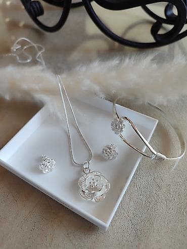 prsten sa cirkonima: Set nakita – žig 925 Elegantni srebrni set sa floralnim motivom — 3
